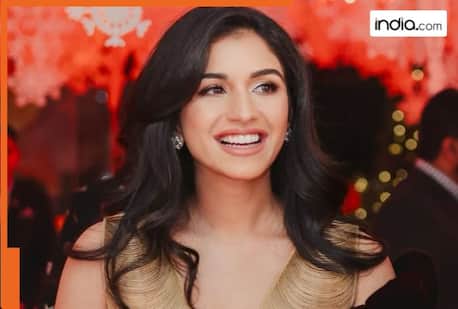 Photos of Mukesh Ambani’s ‘choti bahu’ Radhika Merchant flaunting Mangalsutra as a bracelet with gold fringe gown go viral