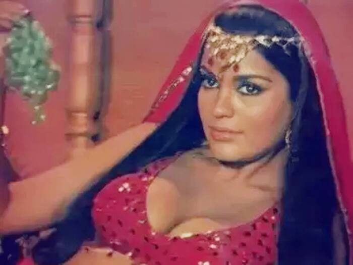 Zeenat aman glamorous pics