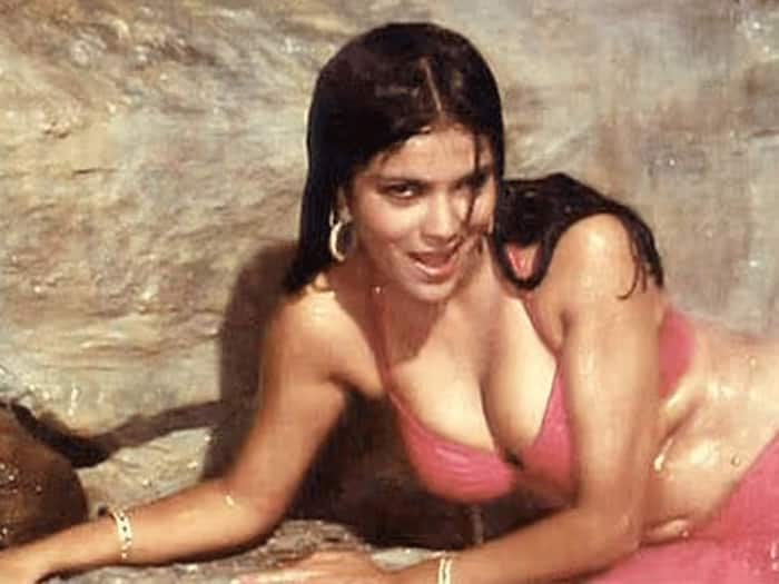 Zeenat aman hindi cinema