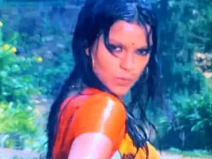 Zeenat wet in rain