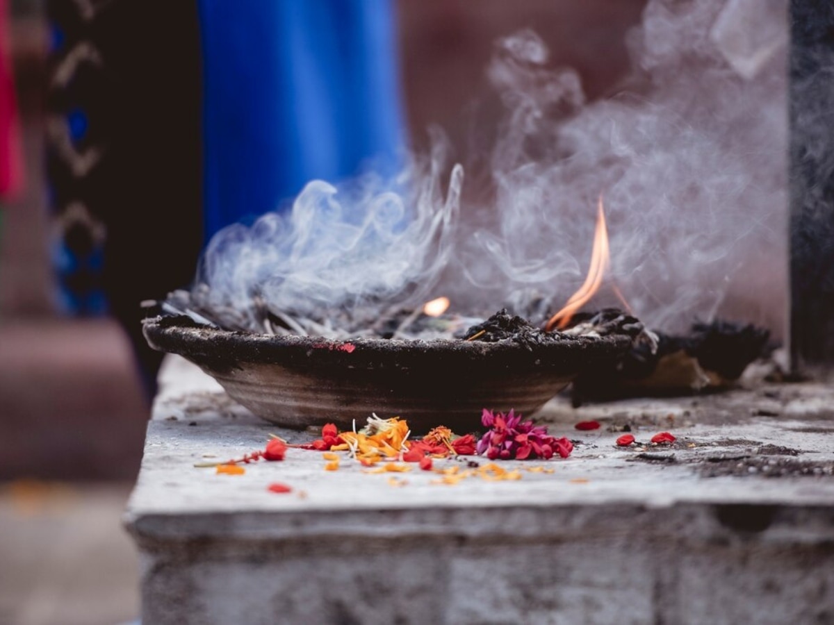 मरने के बाद क्यों कराई जाती है तेरहवीं? नहीं करने पर क्या होगा इसका असर ...
