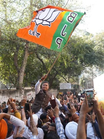 कितने पढ़े-लिखे हैं दिल्ली के CM पद के नए उम्मीदवार प्रवेश सिंह वर्मा?
