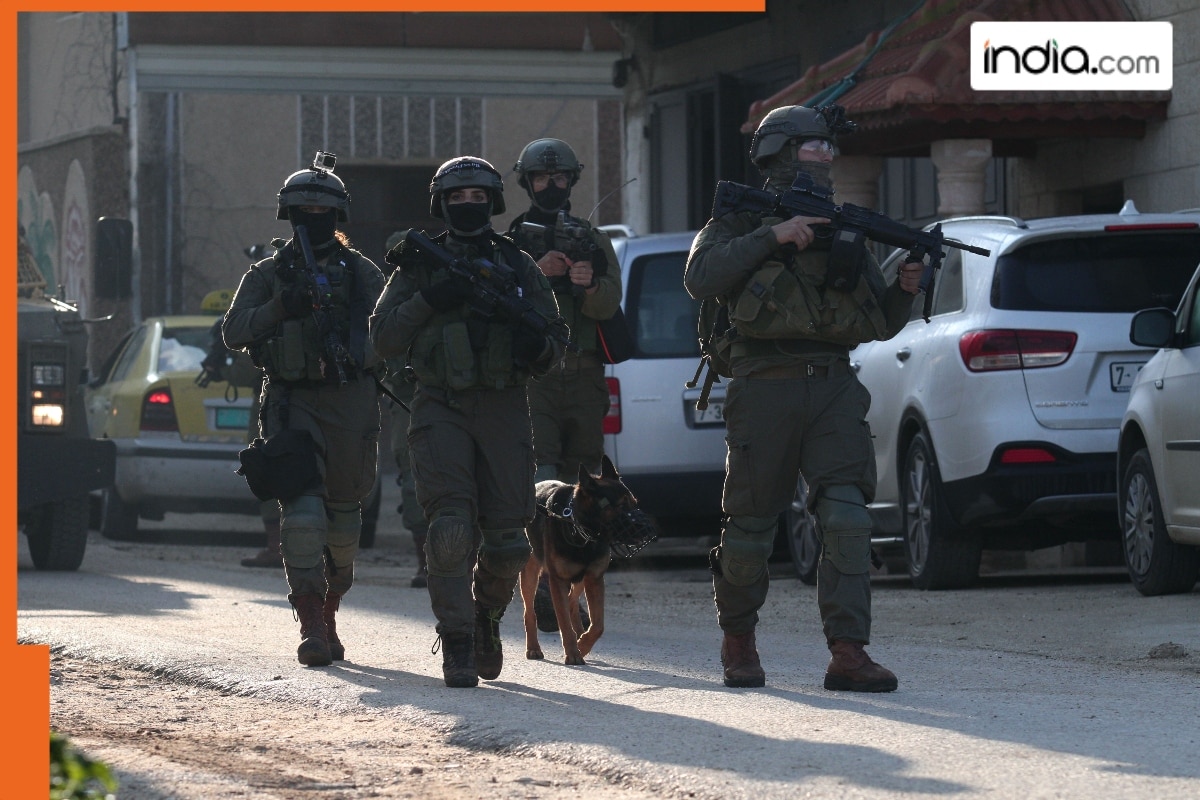 Two Israeli soldiers shot dead by Palestinian assailant in West Bank using M-16