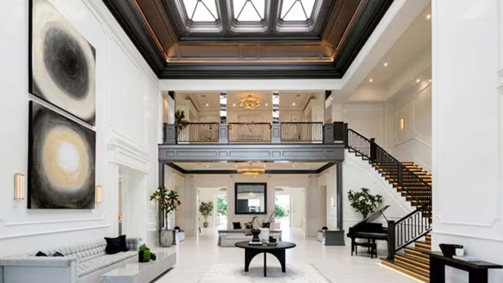 Mukesh Ambani and Nita Ambani's daughter Isha Ambani sells her luxurious LA mansion to Jennifer Lopez-Ben Affleck, it is worth Rs... 4 003