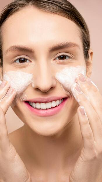 Get Clean & Hydrated Skin This Season: Shop Best Face Washes at Amazon