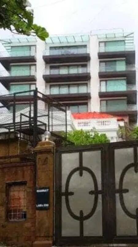 Shah Rukh Khan’s Mannat isn’t just a home—it’s a dream. Facing the sea, located in Bandra, and spread across 27,000 sq. ft.