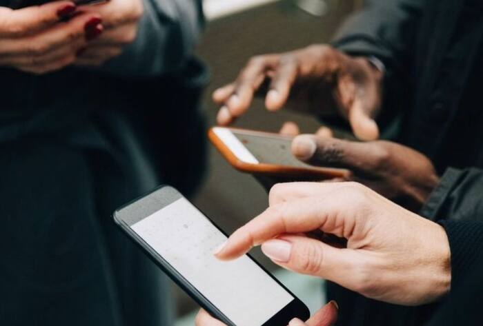 How different is a Satellite Phone from a Smartphone? Know how it works 2 How different is a Satellite Phone from a Smartphone? Know how it works