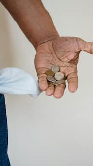 कंगाल कर देंगी ये 4 बुरी आदतें. अगर आप भी करते हैं तो फौरन संभल जाएं