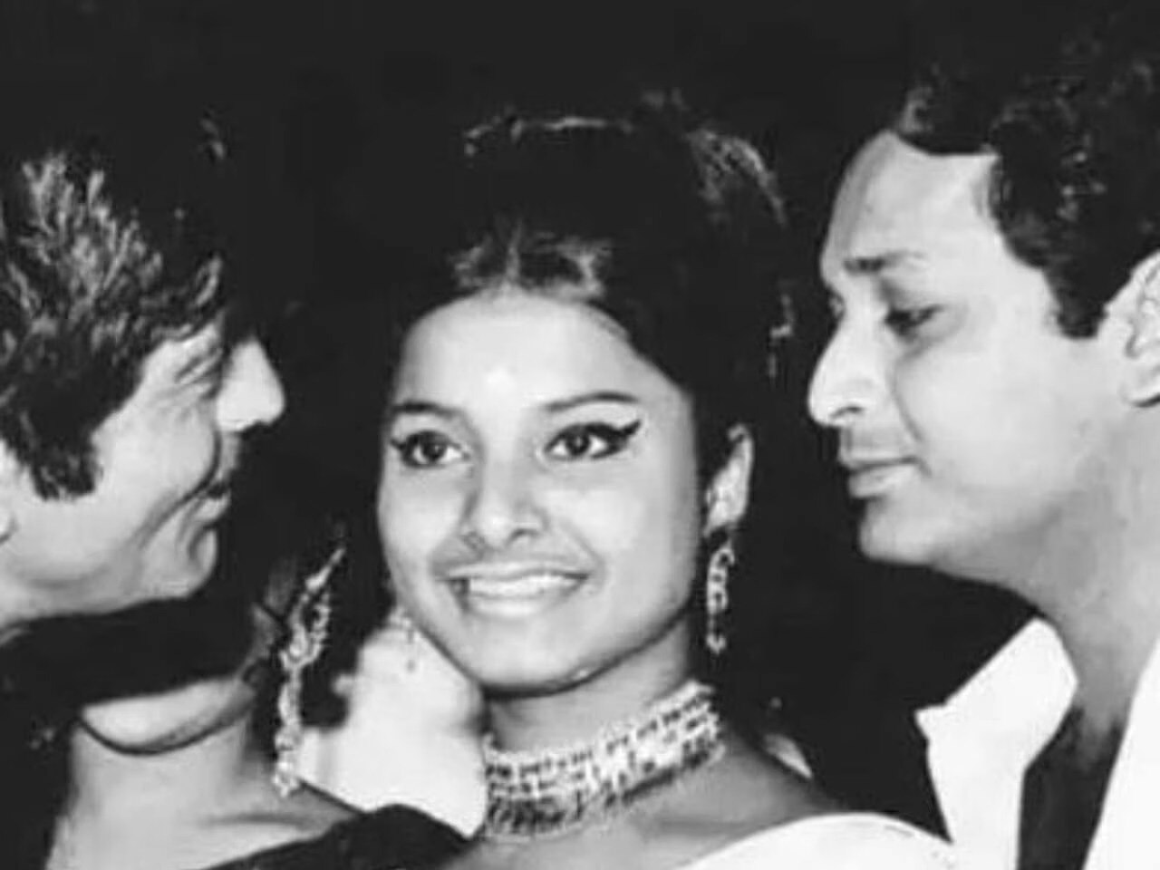 Rekha 15 Was Humiliated And Left In Tears After A Star Kissed Her Rekha 15 Was Humiliated And Left In Tears After A Star Kissed Her