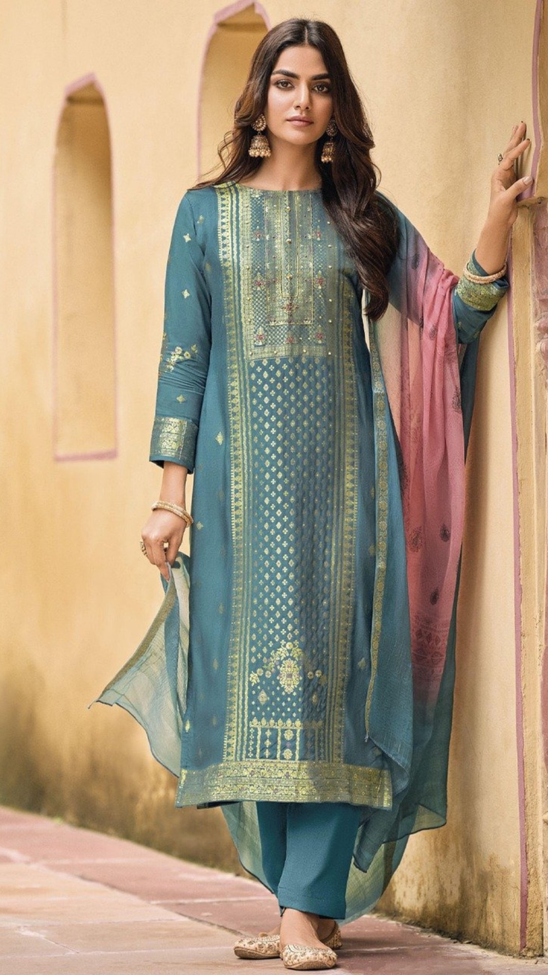 Ethnic Elegant Kurta With Pocket Detail Printed Jacket And Pyjama