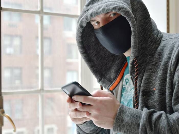 Detect data breach on phone