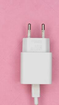 क्या सॉकेट में खाली चार्जर लगाने से बिजली खर्च होती है? हैरान कर देगा जवाब