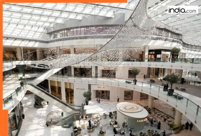 World's largest shopping mall has 1200 shops, zoo, aquarium, monthly rent is Rs..., located in..., not US, China, Singapore, India, UK, Europe, Japan, country is...