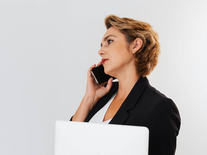 Phone Charging Par Blast Kyun Hota Hai