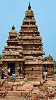 वो शापित मंदिर जहां दिन हो या रात, कदम रखते ही कांप उठते हैं लोग!