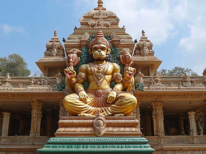 Ardhanarishvara Hanuman jee ki stree roop me pooja temple