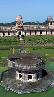 ये है खंडहरों का गांव, दुनियाभर से यहां आते हैं टूरिस्ट