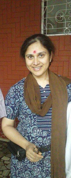 This superstar once competed with Sridevi, Madhuri Dixit, Juhi Chawla, Kajol, one-sided... 3 meenakshi recent e1407231264346