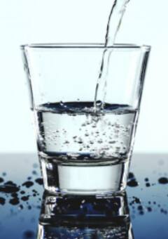 ज्यादा पानी भी नुकसानदायक, एक दिन में कितना पानी पीना ठीक ?