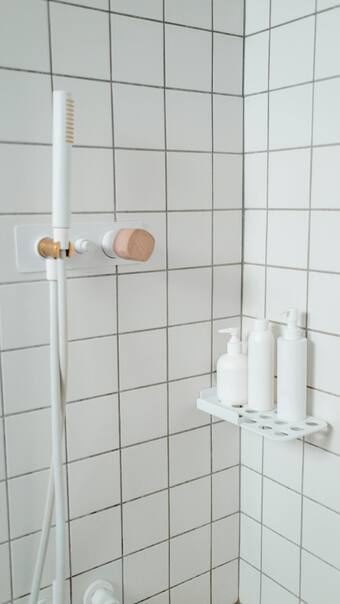 7 Smart Bathroom Organisers to Maximize Space and Minimize Clutter
