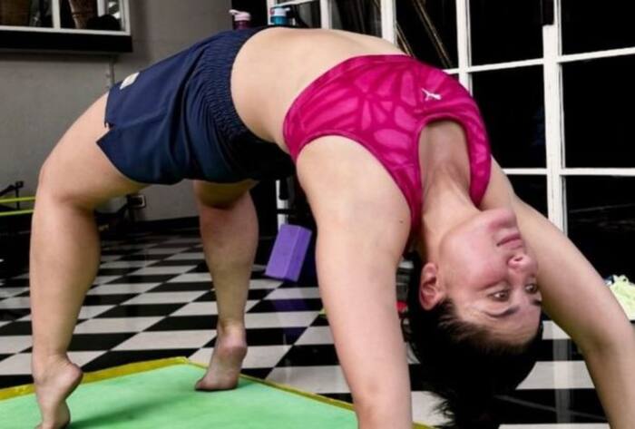 Follow kareena kapoor yoga asana for toned body figer and glowing skin in hindi