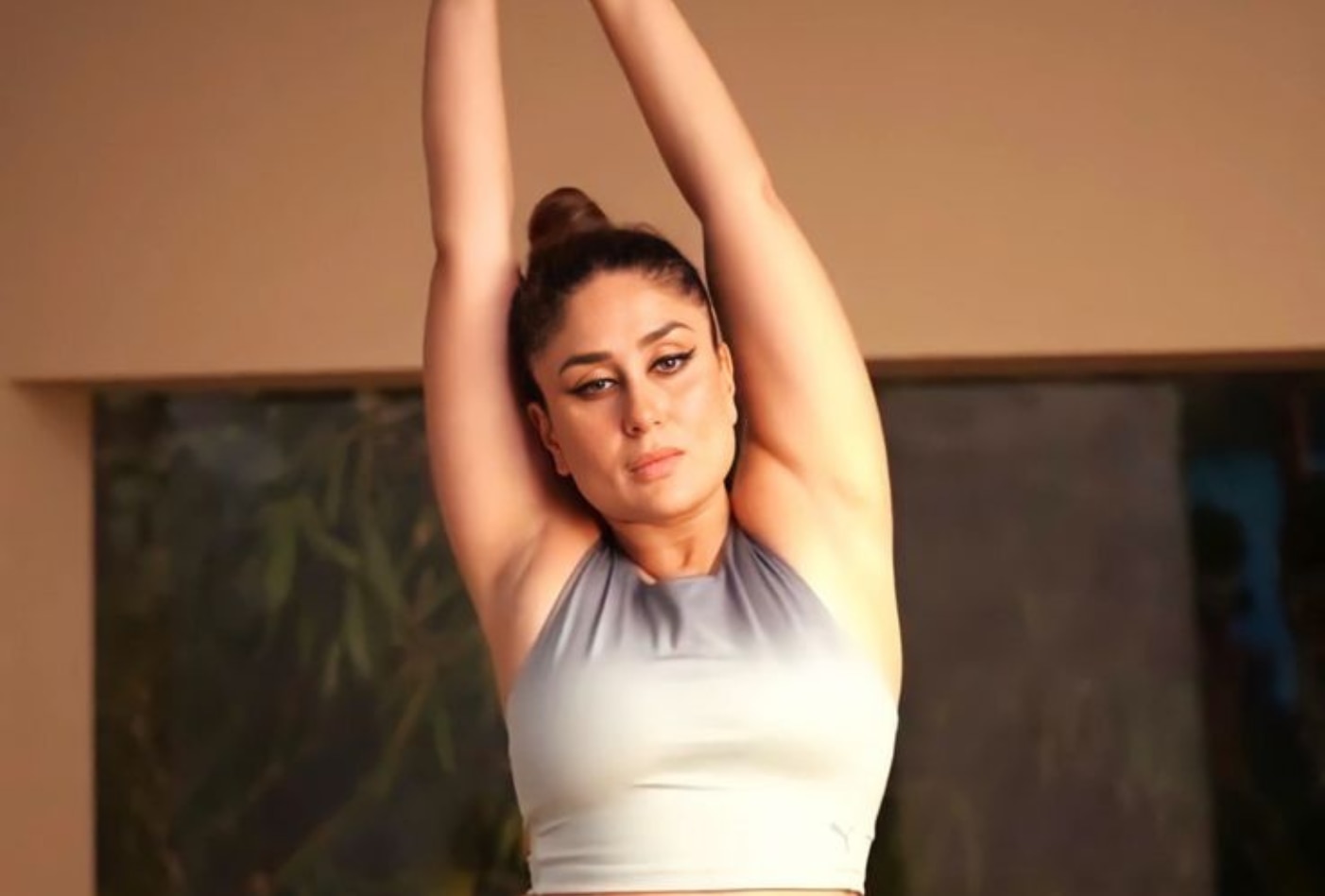 Follow kareena kapoor yoga asana for toned body figer and glowing skin in hindi