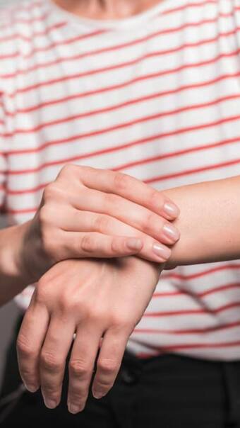 7 foods to reduce uric acid naturally