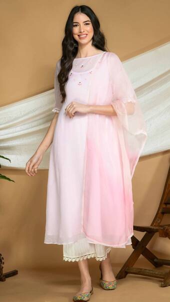 7 Stunning Kurtis to Elevate Your Ethnic Wardrobe