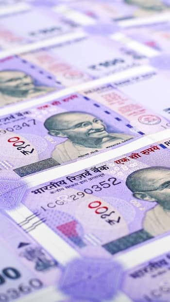 भारत के 100 रुपये पाकिस्तान में कितने हो जाते हैं?