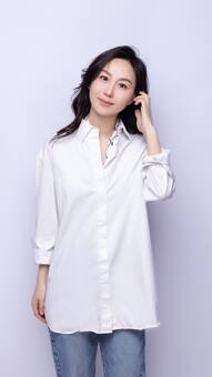 महिलाओं और पुरुषों की शर्ट में बटन अलग दिशा में क्यों होतें हैं? वजह जानकर चौंक जाएंगे