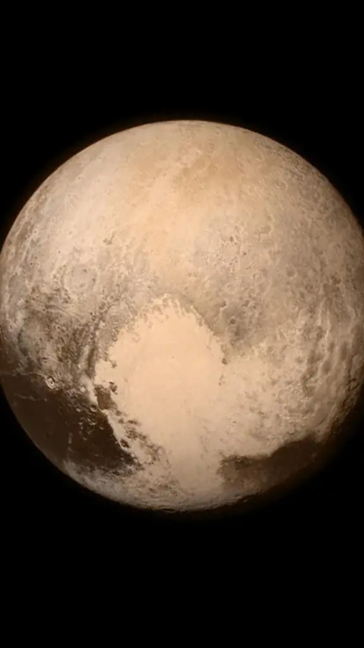 7 stunning images of Pluto captured by NASA