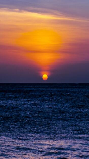 सूर्यास्त के बाद भूलकर भी न करें ये काम, हो सकता है पैसों का नुकसान