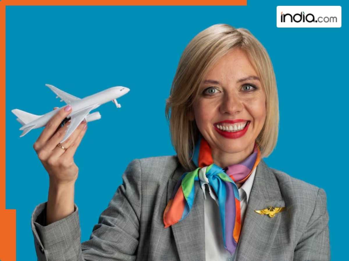 Air Hostess को हिंदी में क्या कहते हैं? जानिए क्या करने होते हैं काम और कितनी मिलती सैलरी