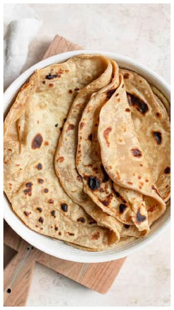 खाली बासी रोटी खाने से मिलेंगे सेहत को ये 7 चमत्कारी फायदे