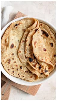 खाली बासी रोटी खाने से मिलेंगे सेहत को ये 7 चमत्कारी फायदे