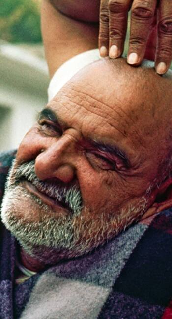 नीम करोली बाबा के 1 गुप्त उपाय से पलट सकती है आपकी किस्मत, पैसों से भरी रहेगी जेब