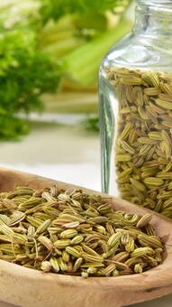 आंखो से हटाना चाहते हैं चश्मा तो ऐसे करें सौंफ का इस्तेमाल