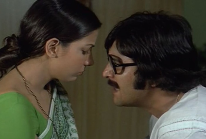 Lead actress Waheeda Rehman used to be changed by Shabana Azmi in Shaque (1976)