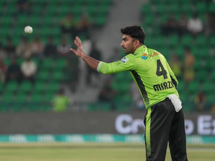 Salman Mirza receives his debut cap PSL