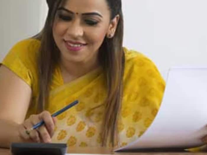 Housewives Need To Pay Income Tax