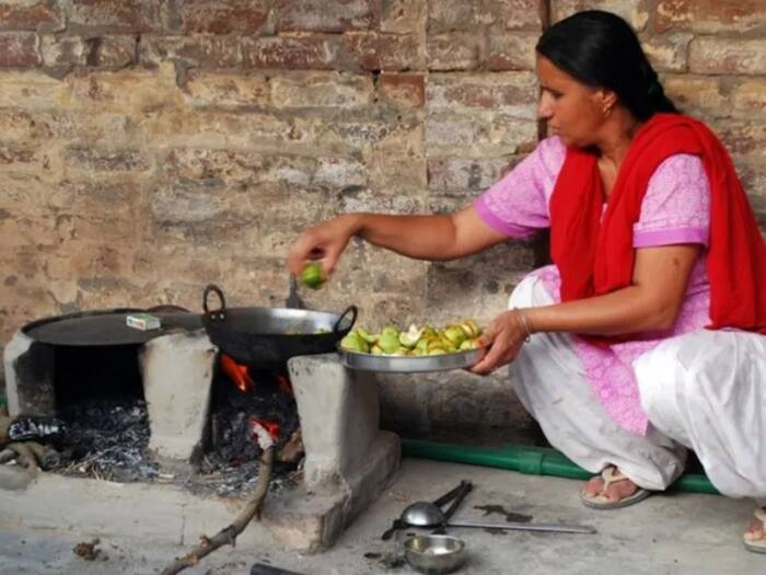 Housewives Need To Pay Income Tax