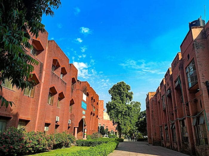 Jamia Millia Islamia bachelor top 10 bachelor courses