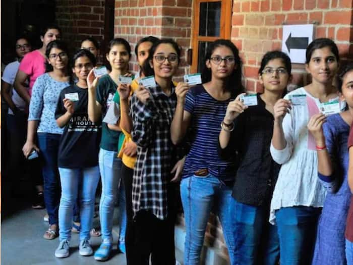 Students union president financial support