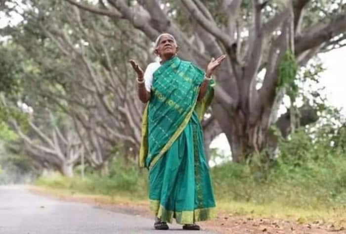 Saalumarada Thimmakka planted more than 1 lakh tree in her lifetime achievements in hindi