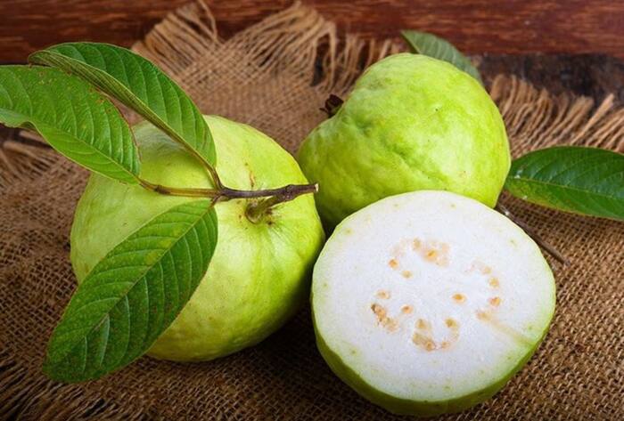 Add these fruits for collagen boost and weight loss in hindi