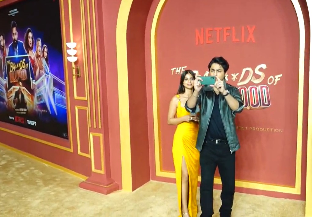 Aryan Khan turns paparazzi for Shah Rukh Khan at The Bads of Bollywood ...