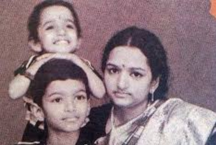 Thalapathy Vijay with her younger sister Vidhya