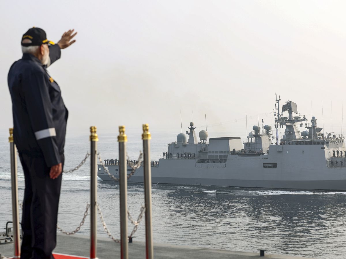 Ins Rajaranaveeran जिस एयरक्रॉफ्ट कैरियर के साथ PM Modi ने मनाई दीवाली, उस INS Vikrant की ...