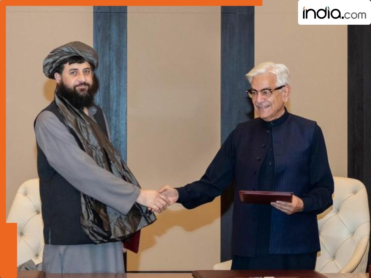 Pakistan Afsa PAK-अफगानिस्तान सीजफायर का सच आया सामने! रक्षा मंत्री ख्वाजा आसिफ ने ...