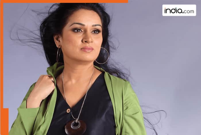 Padmini Kolhapure once fell in love with a producer on set, was embroiled in controversy for kissing...